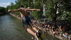 Popular city bans public alcohol amid heat wave as people take risks to cool down Architect Gold Coast